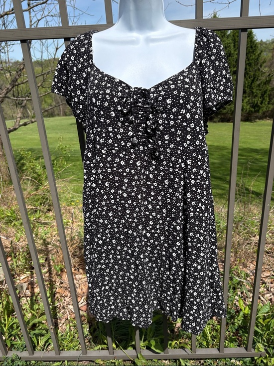 American Eagle Outfitters Dresses & Skirts - American Eagle Black and White Floral Mini Sundress Size XL